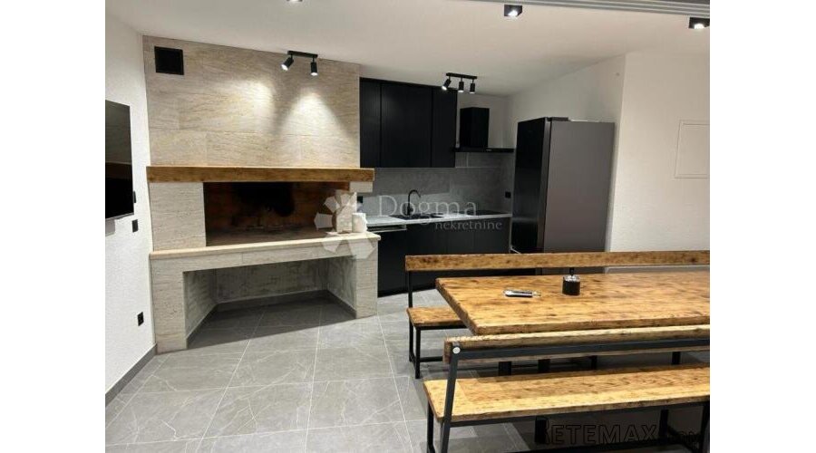 KAŠTEL NOVI- LUKSUZNA VILLA S BAZENOM - 7