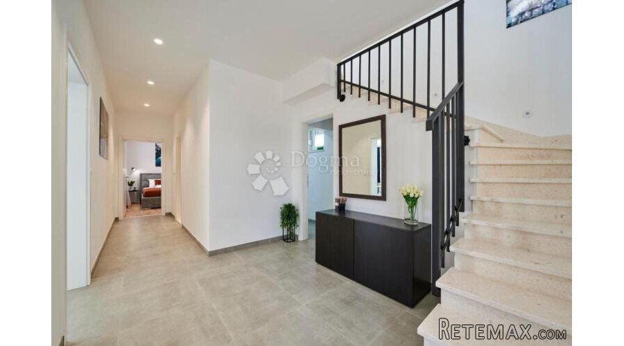 KAŠTEL NOVI- LUKSUZNA VILLA S BAZENOM - 8