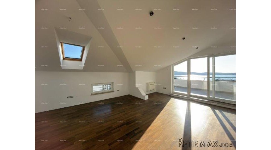 MEDULIN – penthouse s otvorenim pogledom na more, 150 m od o.. - 2