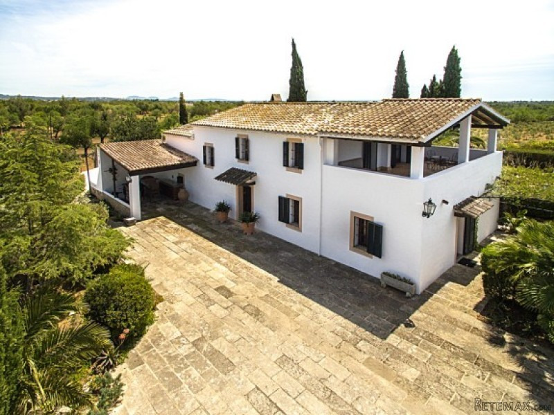 Spacious Mediterranean Style Country.. - 2
