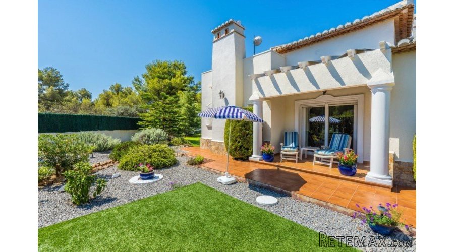 This immaculately maintained property is located within a.. - 2