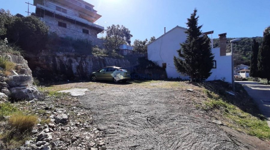 Vis, građevinsko zemljište 297m2, 1. red do mora - 4