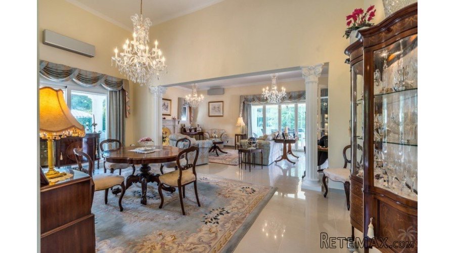 This immaculately maintained property is located within a.. - 5