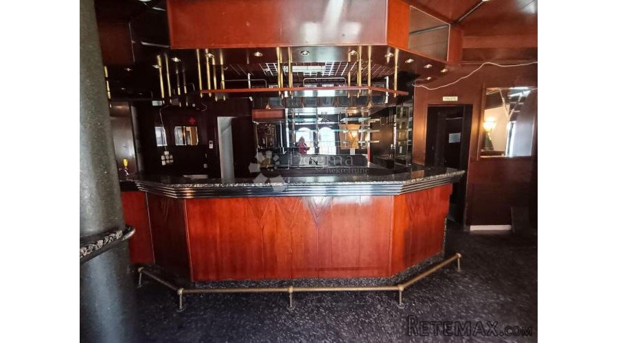 Najam velikog caffe bara u centru Sl.Broda!