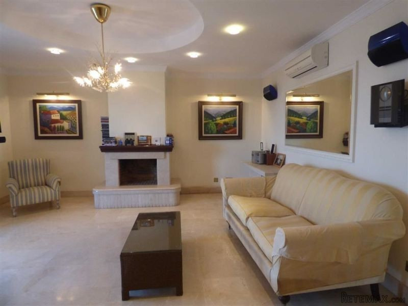 4 bed house in Catalan Bay - 2