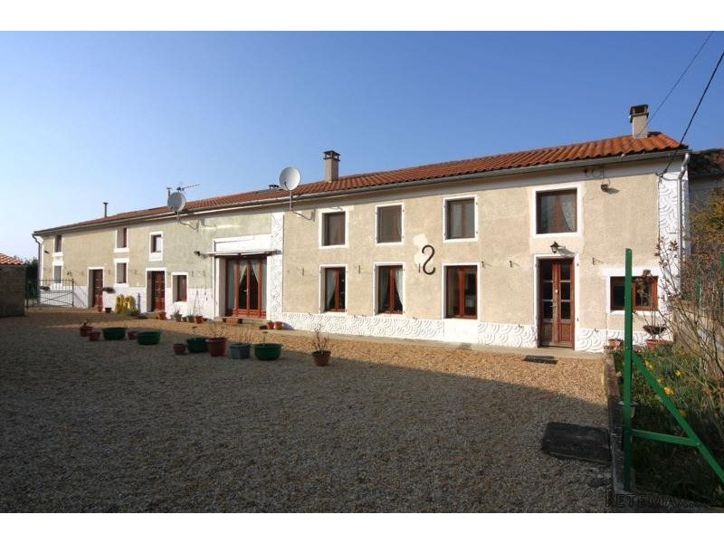Extremely Spacious Renovated 4 Bedroom..