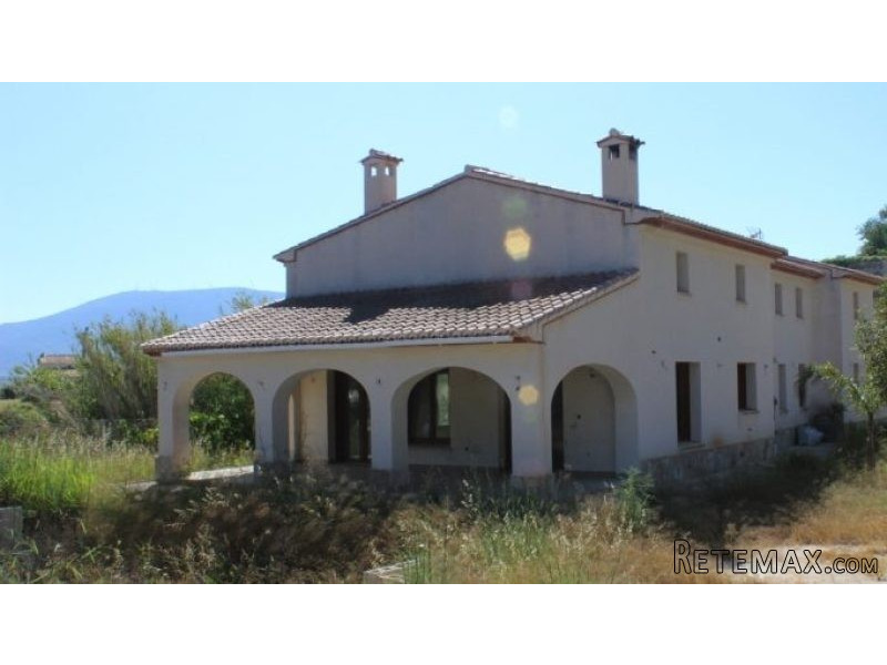 8 Bedroom 4 Bathroom Finca for sale in..