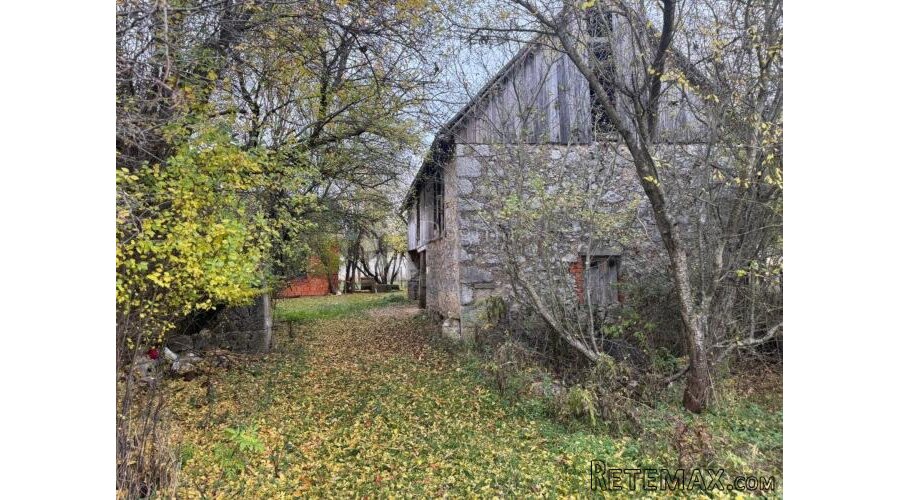 KUĆA I POMOĆNI OBJEKTI NA 10000M2 ZEMLJIŠTA POTOK I RIJEKA