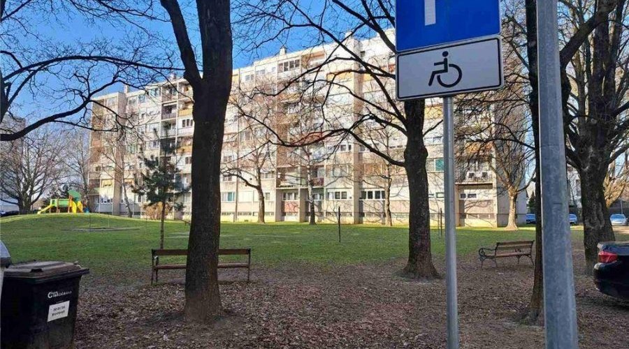 Stan 43 m2 Banfica visoko prizemlje! - 2