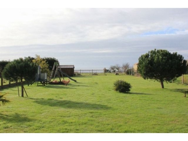 3 Bed House On The Water Front In A..