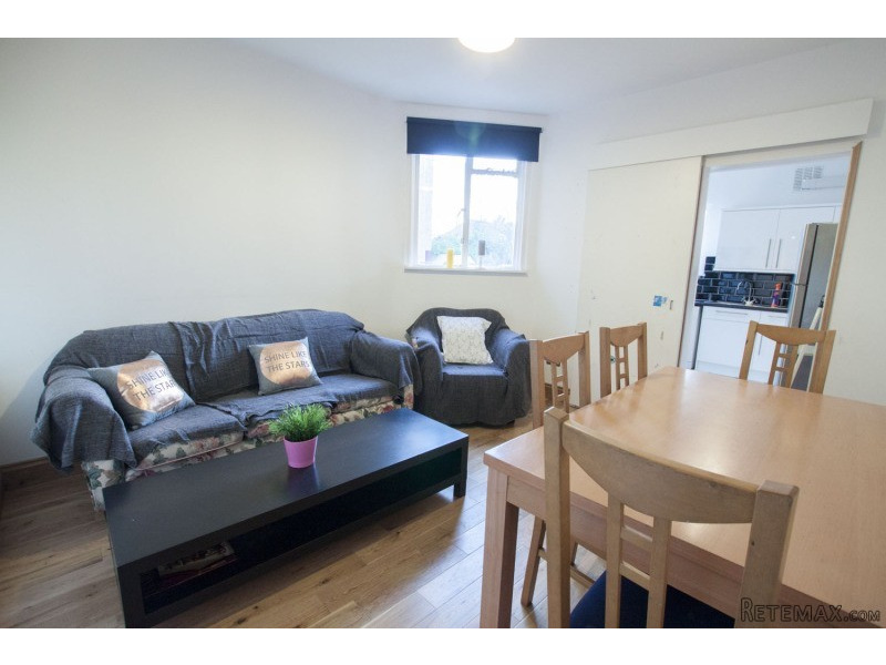 Twin for couple near Willesden Green.. - 2