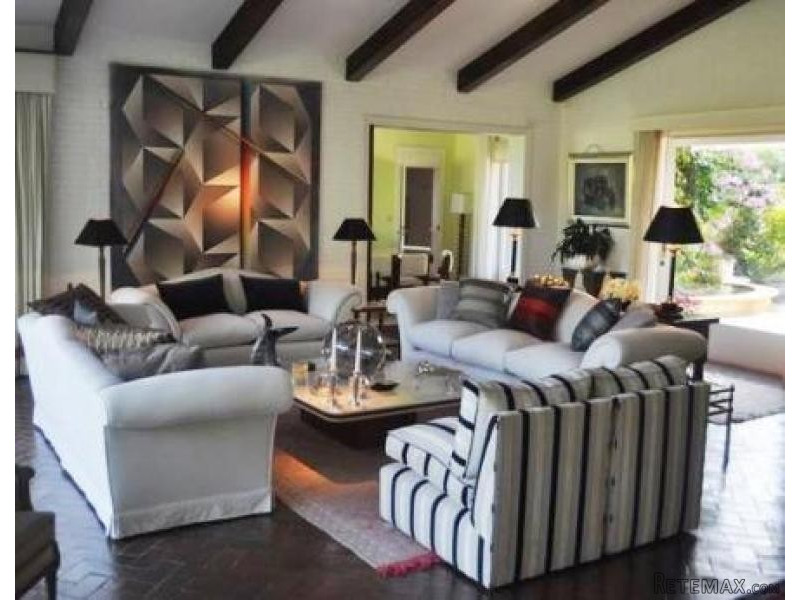 6 Bedroom House - For Rent - Golf - 2