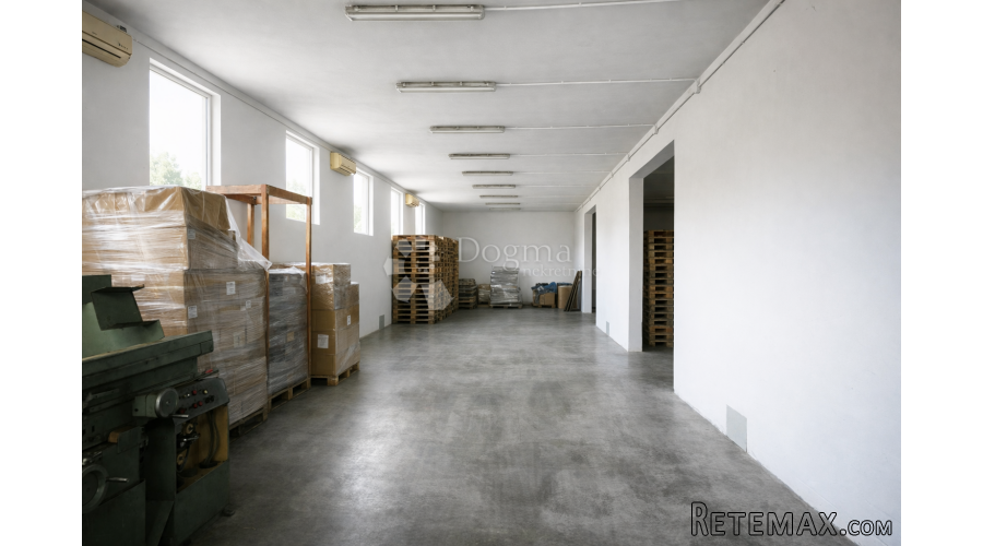 Industrijska hala 340m2 + veliko zemljište u Pazinu. Idealno - 2