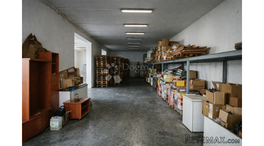Industrijska hala 340m2 + veliko zemljište u Pazinu. Idealno - 3