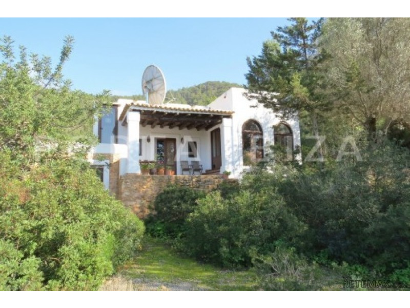 Fantastic finca with sea views