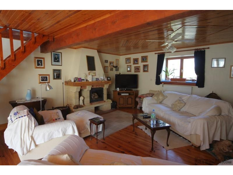 Extremely Spacious Renovated 4 Bedroom.. - 2