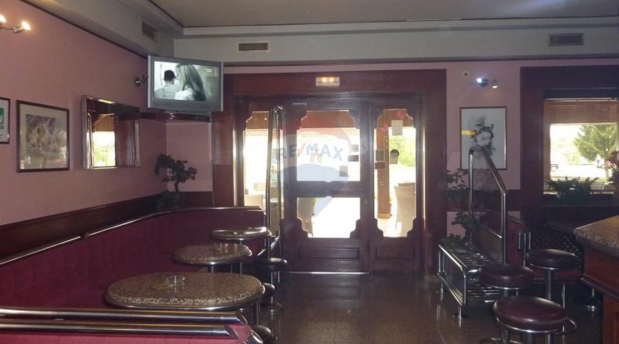 Caffe bar, poslovni prostor i stan - 4