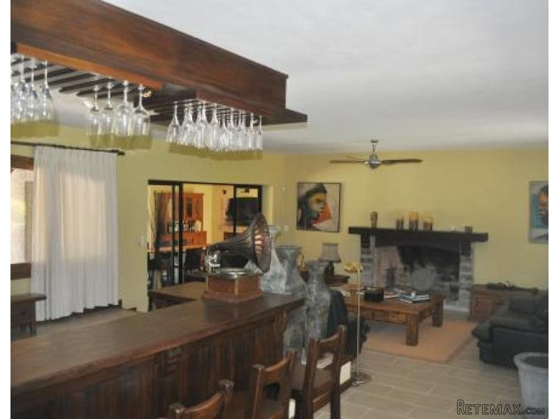 4 Bedroom House - For Rent - Pinares - 2