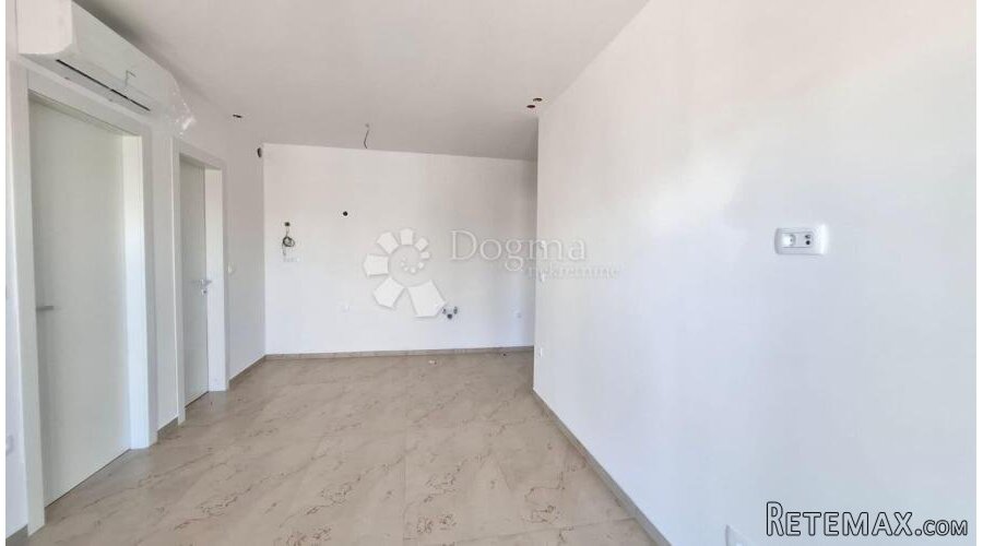 POREČ (okolica) - Stan u prizemlju sa 2SS+DB 800m od mora - 2