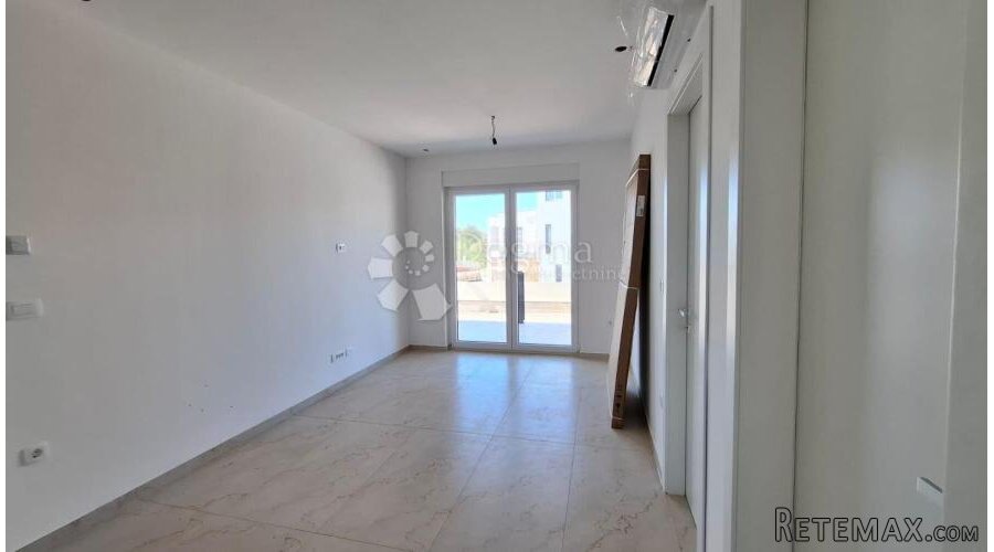 POREČ (okolica) - Stan u prizemlju sa 2SS+DB 800m od mora - 3