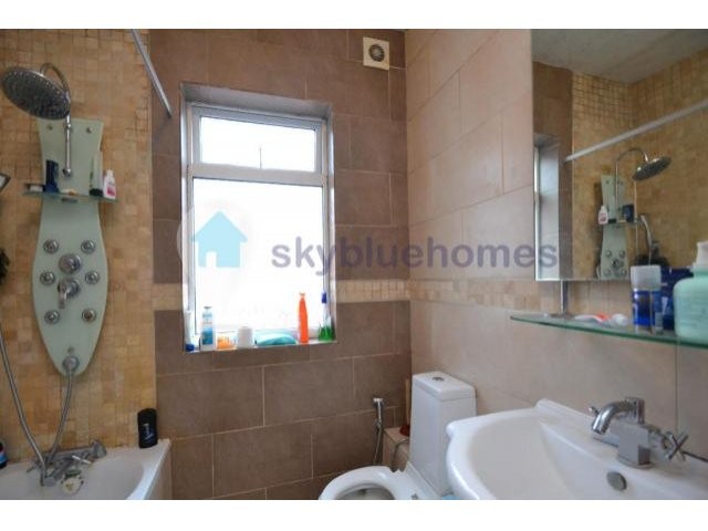 House - STUDENT LET 2015/2016 A fully..