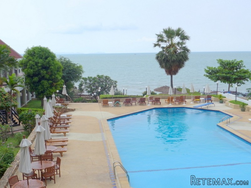 Beachfront estate, 3 bedrooms, within a..