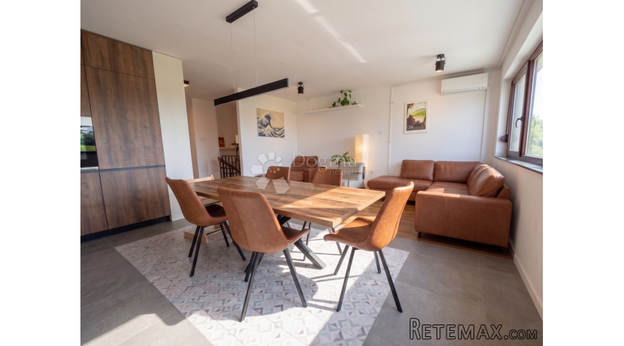 STAN TRNJE CENTAR 132,67 m2 - 2