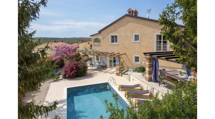 ROMANTIČNA KAMENA VILLA S BAZENOM