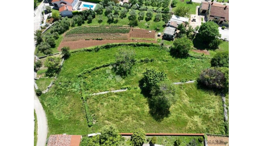 Građevinsko zemljište na izvrsnoj lokaciji - 3