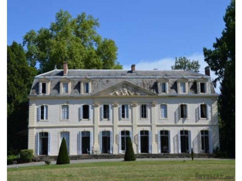 Superb authentic 18C chateau wth..