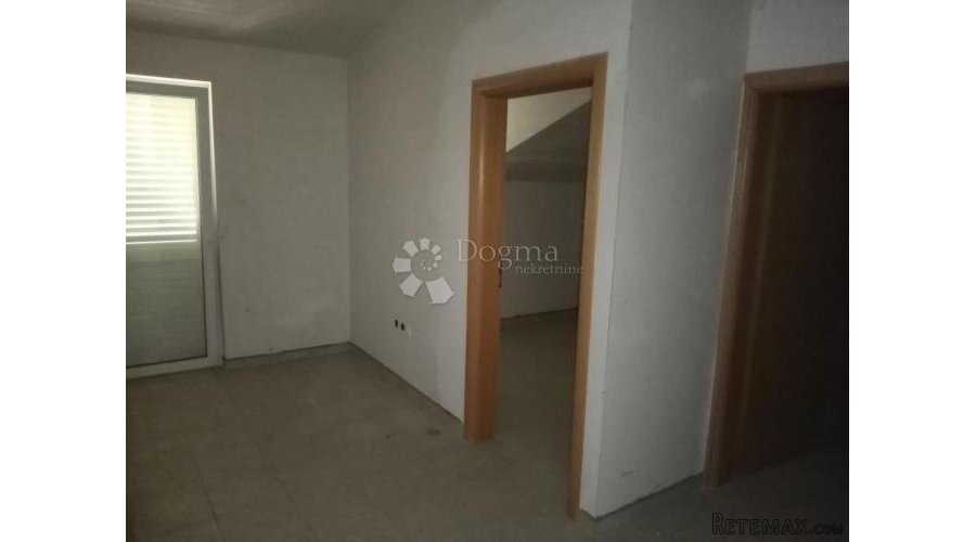 Ekskluzivni Objekat sa Poslovnim Prostorima, Stanom i 8 Apar - 2