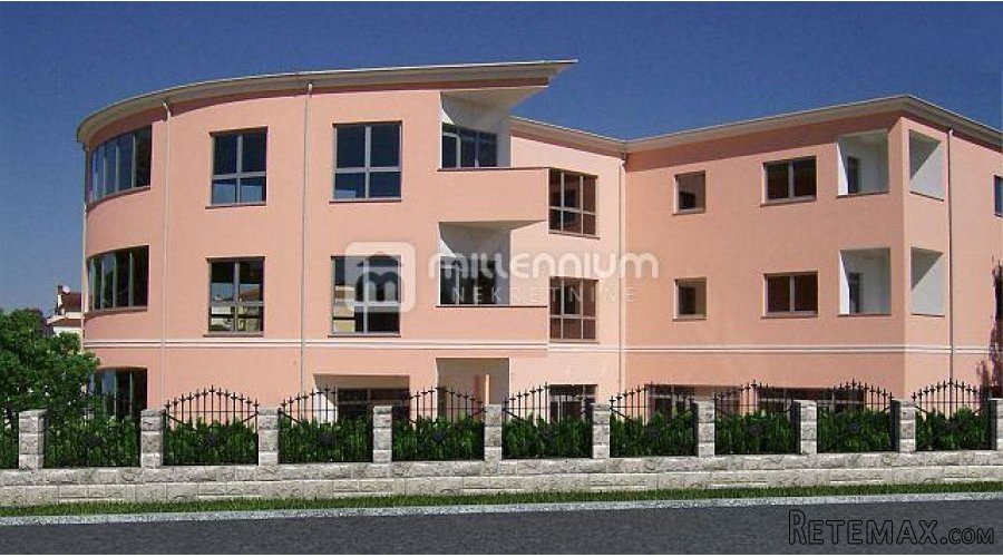 Istra, Rovinj, poslovna zgrada, visoki roh-bau u..