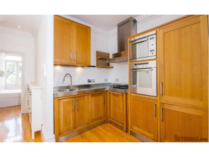 Flat 3, 12 Greencroft Gardens - 2