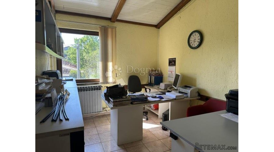 Matulji-poslovni prostor 400m2 sa 680 m2okućnice - 2