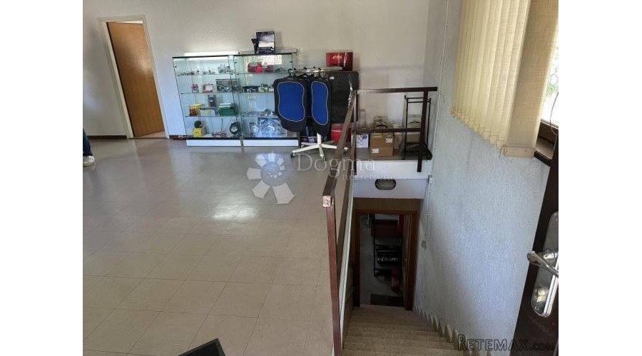 Matulji-poslovni prostor 400m2 sa 680 m2okućnice - 3