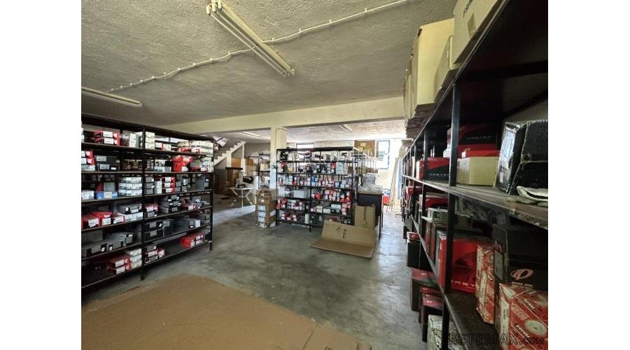 Matulji-poslovni prostor 400m2 sa 680 m2okućnice - 4