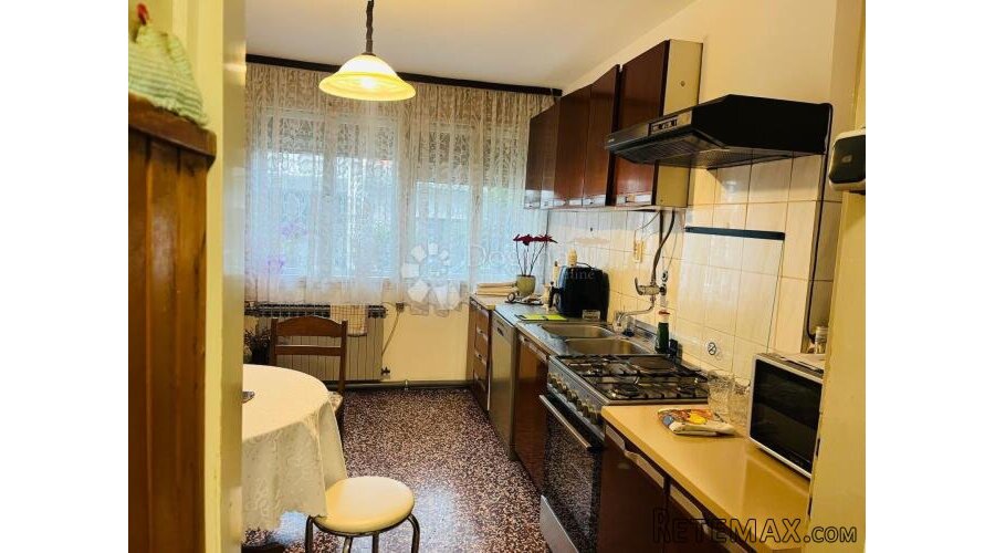 DUBRAVA, KUĆA 250M2 ZA NAJAM RADNIKA! - 2