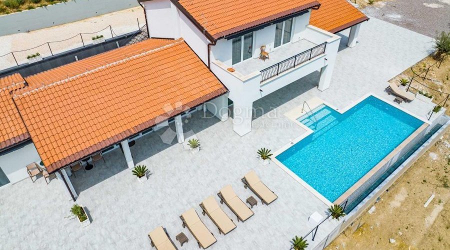 LUKSUZNA VILLA NA OSAMI - 5