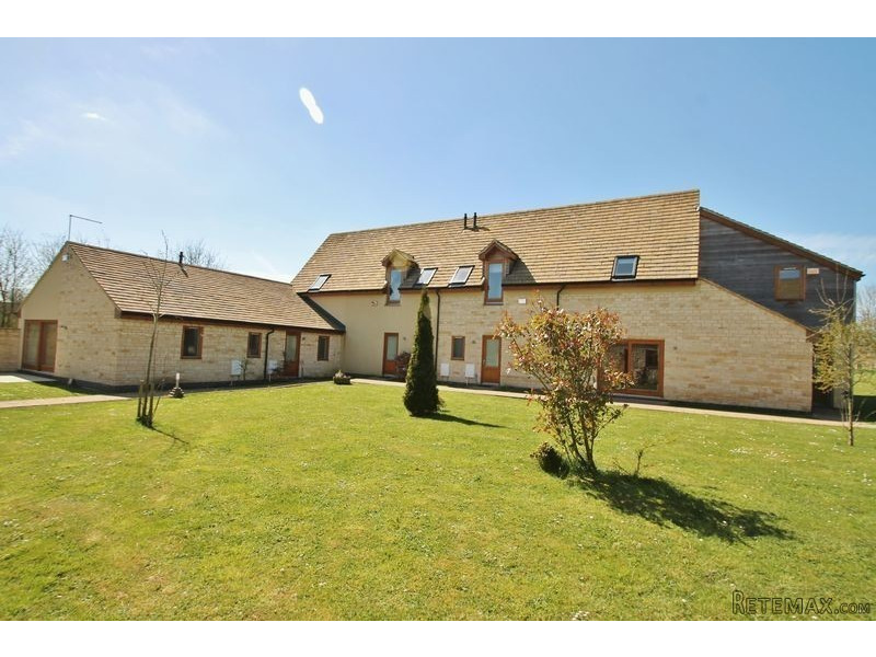 3bed, Oaksey Park, Oaksey, Wiltshire..