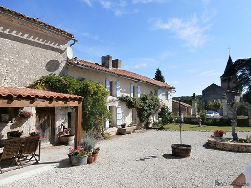Beautiful Charente Property On 2.741m2 - 2