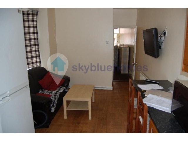 House - STUDENT LET 2015-16 Mid Terrace.. - 2