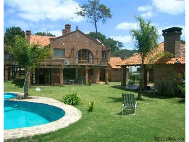 5 Bedroom House - For Rent -..