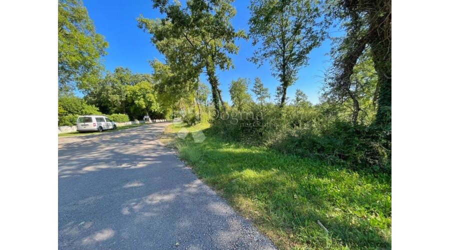 Prostrano građevinsko zemljište 1304 m² - 3