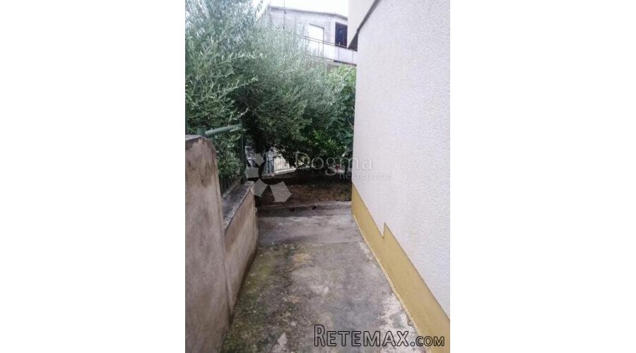 ŠIBENIK, stan u centru sa pogledom na more - 4