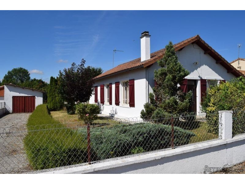 4 Bedroom House With Two Garages And..