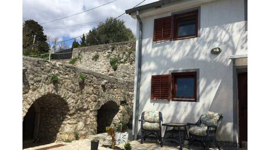 Bribir,kuća u centru