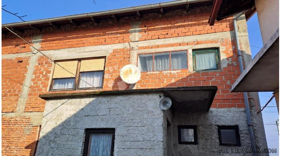 Izvrsna lokacija, kuća s 3 stana - 2