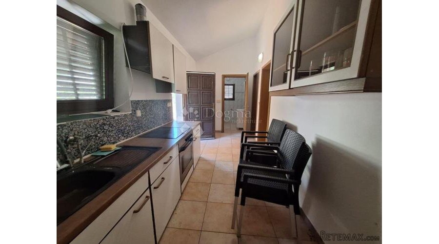 SAMOSTOJEĆA KUĆA SA 3 APARTMANA - 2