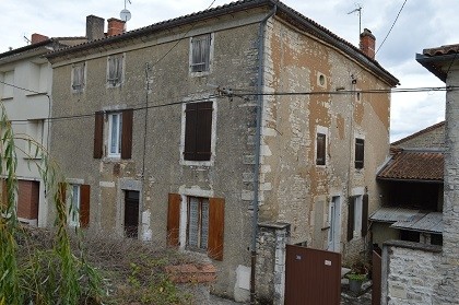 Habitable town house by the river..