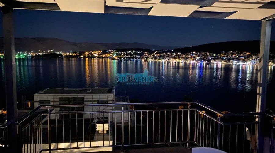Čiovo, kuća sa 5 apartmana na 50 metara od mora